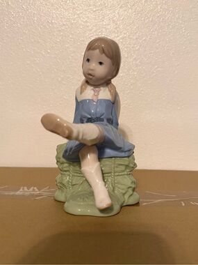 Lladró Golden Moments Cowgirl Porcelain Figurine